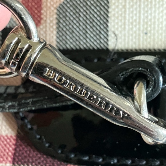 $ firm Burberry Wristlet Large - Picture 10 of 16